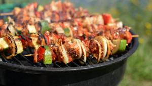 špízy na grilu