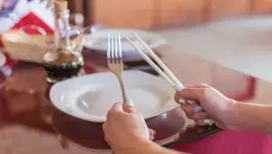 Hůlky, nebo vidličku?