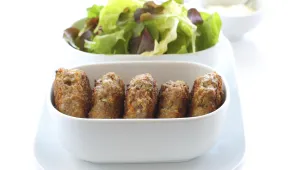 fašírky se salátem