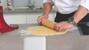 minidezerty kosicky - krok2 - válení těsta