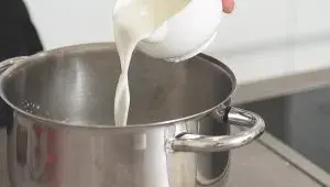 minidezerty kosicky - krok4 - zahřívání mléka