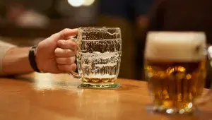 Dobře natočené pivo do dobře nachlazeného půlliru zanechává na skle kroužky