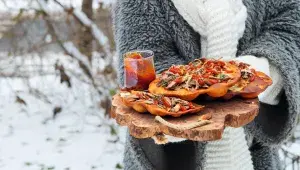 Langoše s trhaným kachním masem a paprikovým kečupem