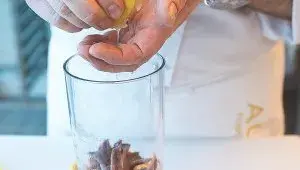 Maiale tonnato - krok 2 - suroviny na omáčku