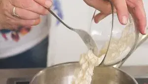 řecká musaka - krok 9 - příprava bešamelu