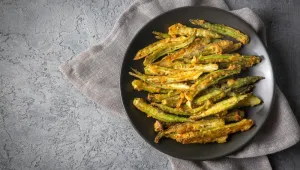 Smažená okra v bylinkovém těstíčku