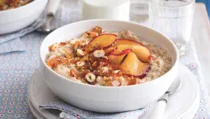 Ovesná kaše s jablky a griliášem