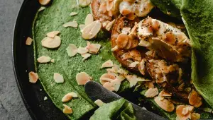 Palačinka obarevná špenátem