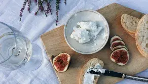 chléb s ricottou a fíky