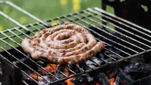 grilovaná vinná klobása