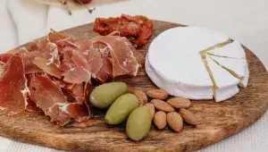hermelín a prosciutto