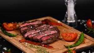 nakrájený steak