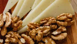 vlašské ořechy a sýr