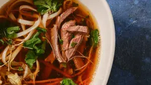 Vývar s nudlemi a masem