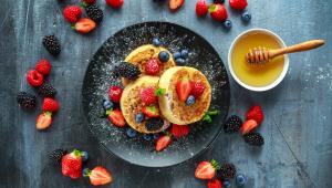 Pikelets s čerstvým ovocem