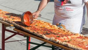 Pizza fest v Neapoli