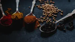 koření - pepř, paprika