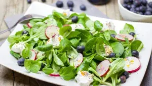 jarní zeleninový salát s ředkvičkami