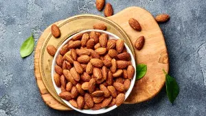 Vůně, která zlomí vůli všem touhám nemlsat! Jak připravit pražené mandle na pánvi i v troubě, aby byly dokonale křupavé?