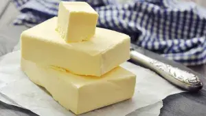 Levné máslo zaplavilo regály: Pravda, kterou vám cenovky neprozradí! Odkud pochází a je vhodné ho použít?