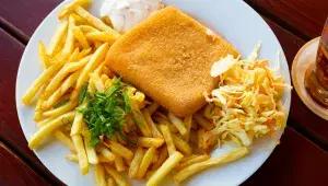 Tipy na nejlepší smažák: Od klasiky přes variantu se šunkou až po lahůdku z fritézy
