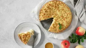 Podzimní hit: Vláčný jablkovo-pudinkový koláč! Známe trik, díky kterému zůstane dokonalý i několik dní