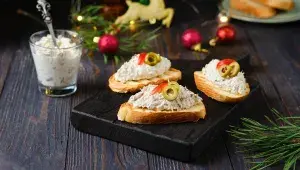 Bez pomazánky ani ránu! Tyhle české stálice zvládnou oslavu, večeři i snídani bez vaření