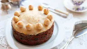 Simnel cake se původně pekl jako dárek pro maminku