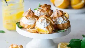 Větrníčky s citronovým krémem a sněhem