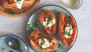 Pečené batáty plněné červenou čočkou