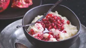 Rýžová kaše s granátovým jablkem