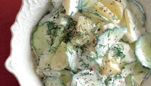 Bramborový salát s okurkou