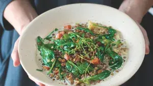 Smetanová čočka se špenátem