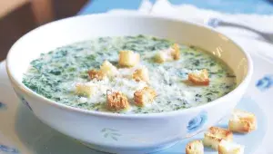 Špenátová polévka s krutony