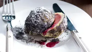 Švestkové knedlíky z bramborového těsta