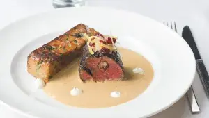 Svíčková espuma & pečený karlovarský knedlík podle šéfkuchaře