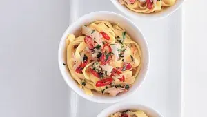 Těstoviny s krabími tyčinkami