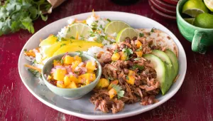 Trhané vepřové s mangem a kokosovou rýží