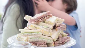 Čajové sendviče s mátou a okurkou