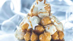 Vánoční croquembouche
