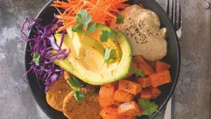 Vegetariánská miska s falafelem