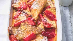 Žemlovka s rebarborou a vanilkovým krémem 