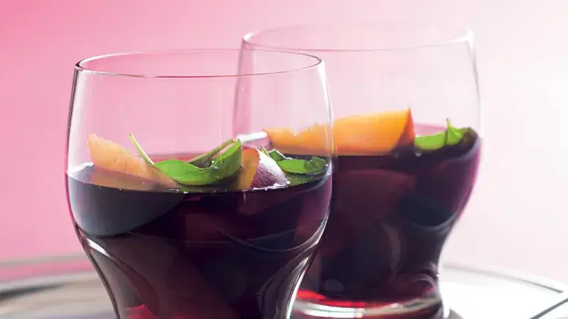 Nektarinky v červeném víně