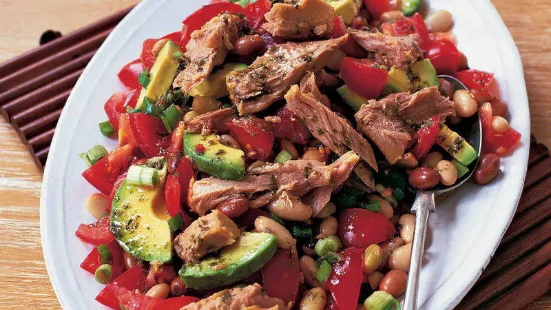 Mexický salát s tuňákem a fazolemi