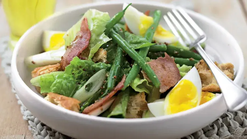 Teplý salát s vejci