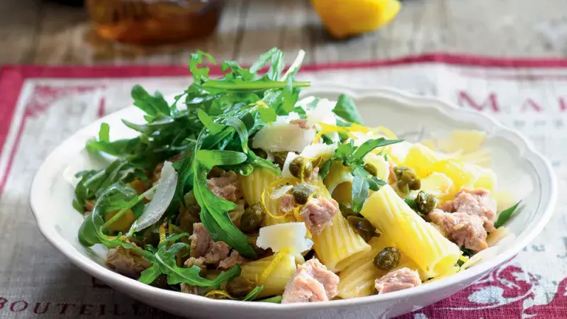 Těstoviny s tuňákem, citronem a rukolou