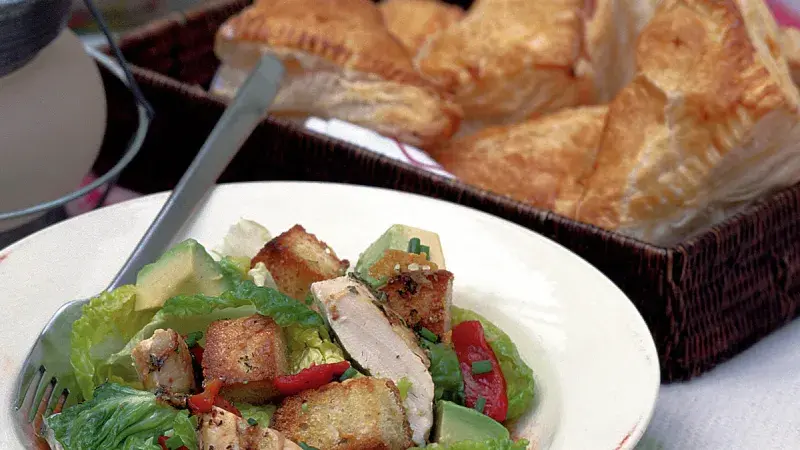 Kuřecí salát s křupavými krutony