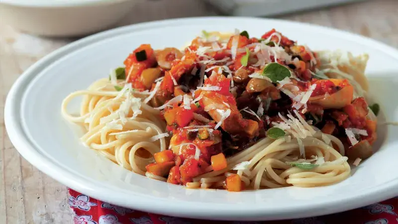 Špagety s olivami a kapary