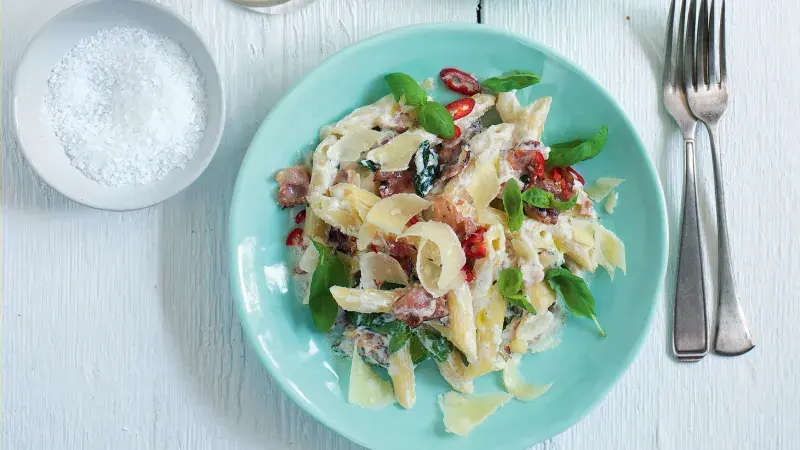 Ostré těstoviny se slaninou a ricottou 
