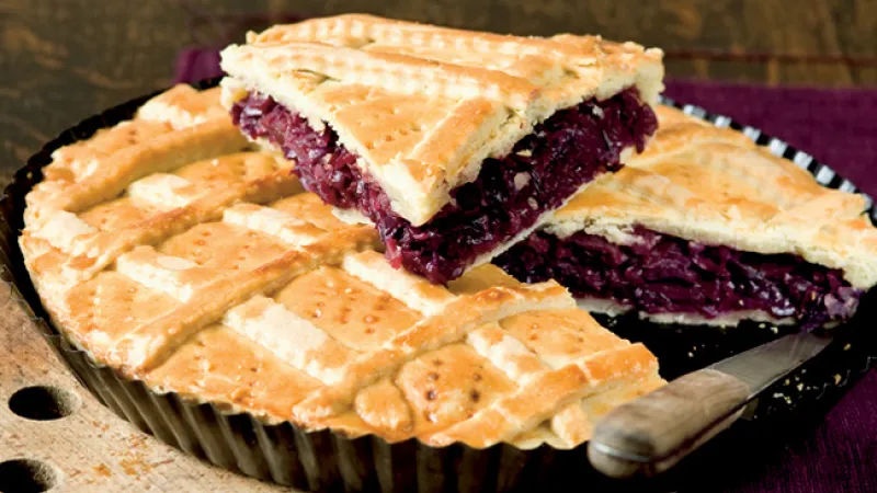 Zelný koláč s rozinkami